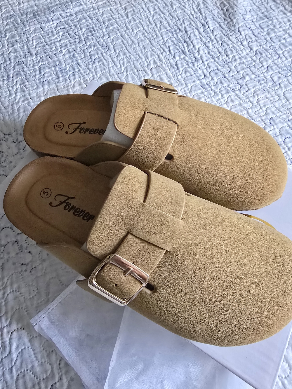 Girls Tan Suede Slip-On Clog Mules with Gold Buckle. Size 5 Nwt - Picture 2 of 4